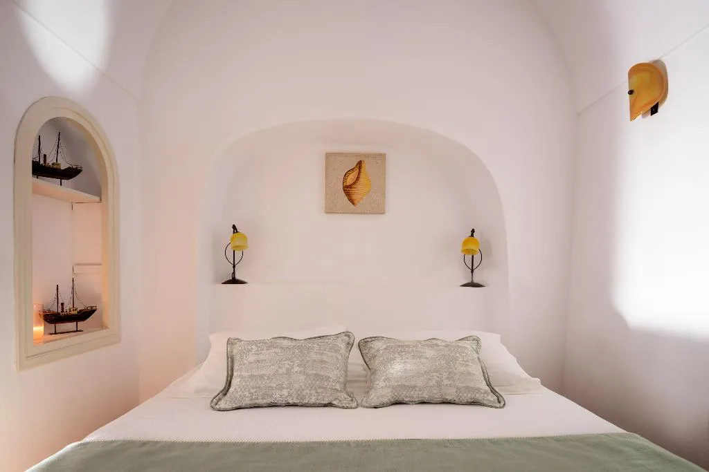 VILLA WITH JACUZZI Room, Fanari Villas, Santorini