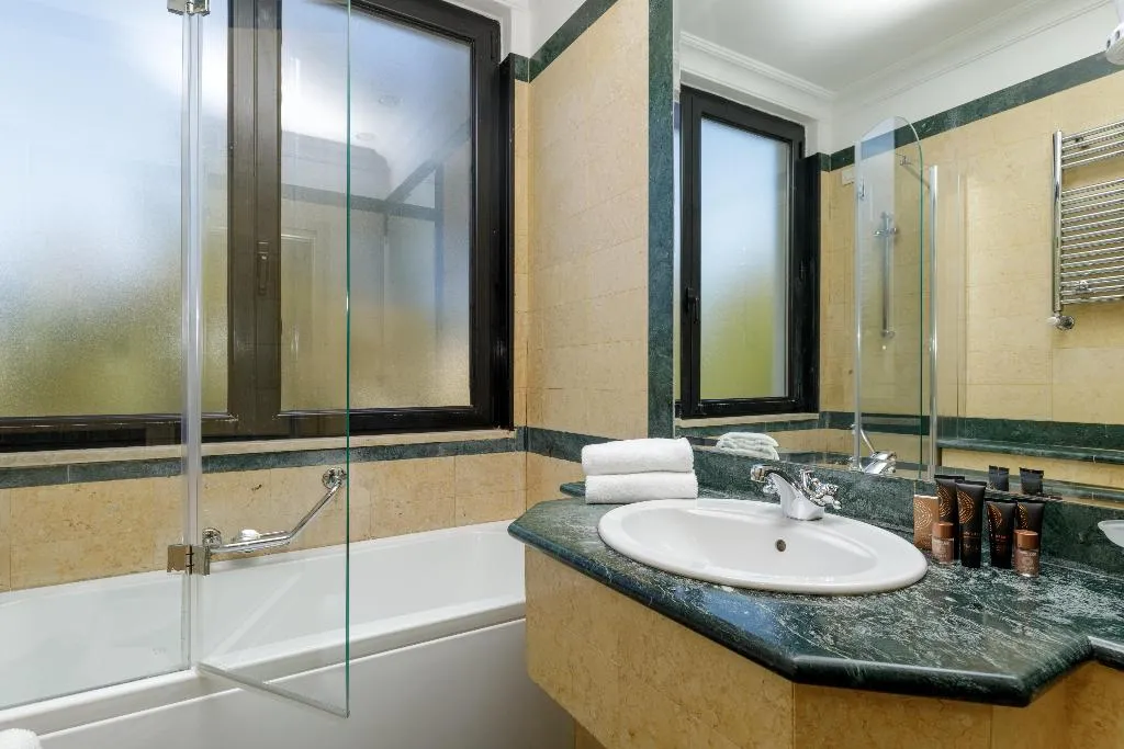 Room, Donna Laura Palace, Rome