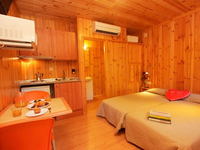 TWIN TWO DOUBLE BEDS Room, Bassegoda Park, Costa Brava