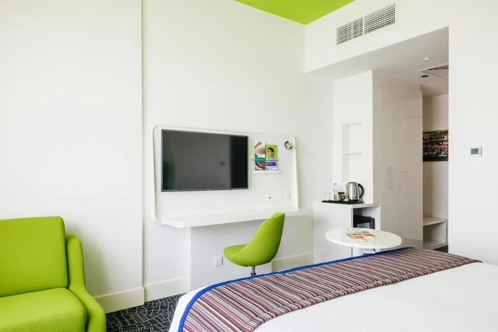 JUNIOR SUITE STANDARD Room, Park Inn by Radisson Dubai Motor City, Dubai