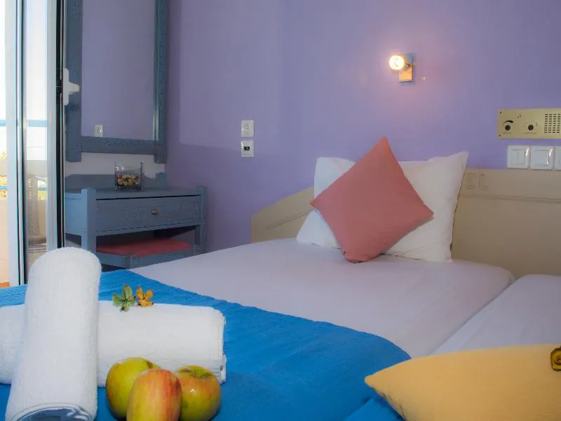 Room, Nikos, Crete
