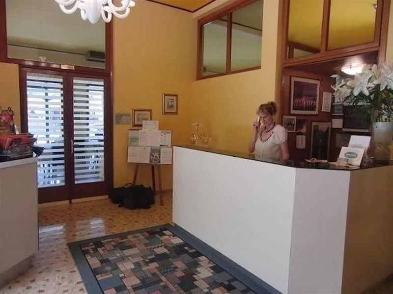 Lobby, Mayer, Venice