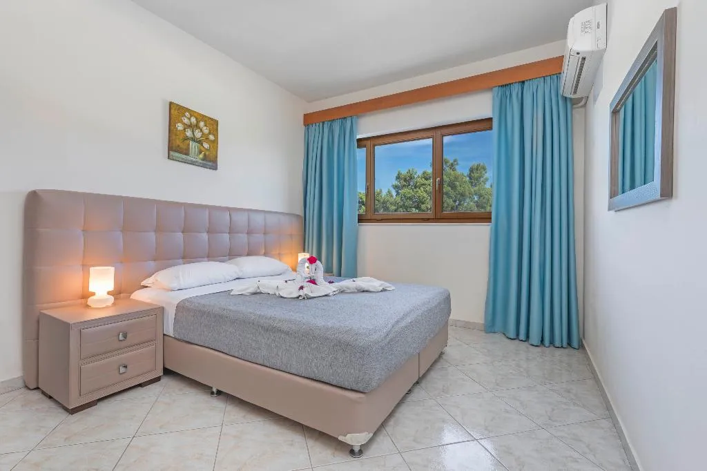 FAMILY ROOM CAPACITY 4 Room, Helena Christina, Rhodes