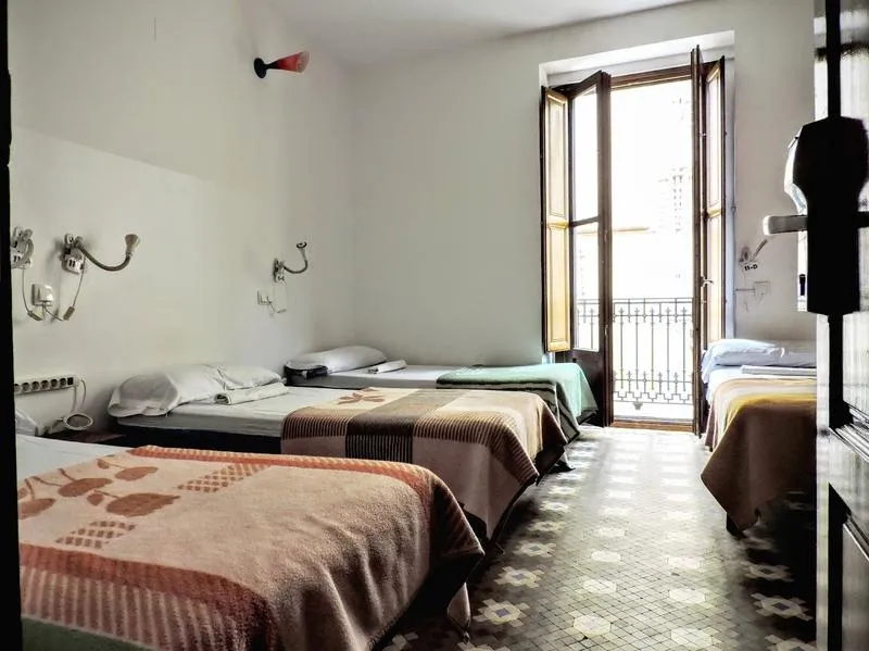 Bed in dormitory WITH SHARED BATHROOM Room, Home Youth Hostel, Valencia