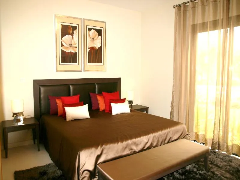 VILLA FOUR BEDROOMS Room, Amendoeira Golf Resort, Algarve