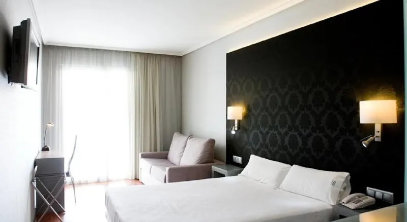 TRIPLE STANDARD Room, Num Hotel, Costa Dorada