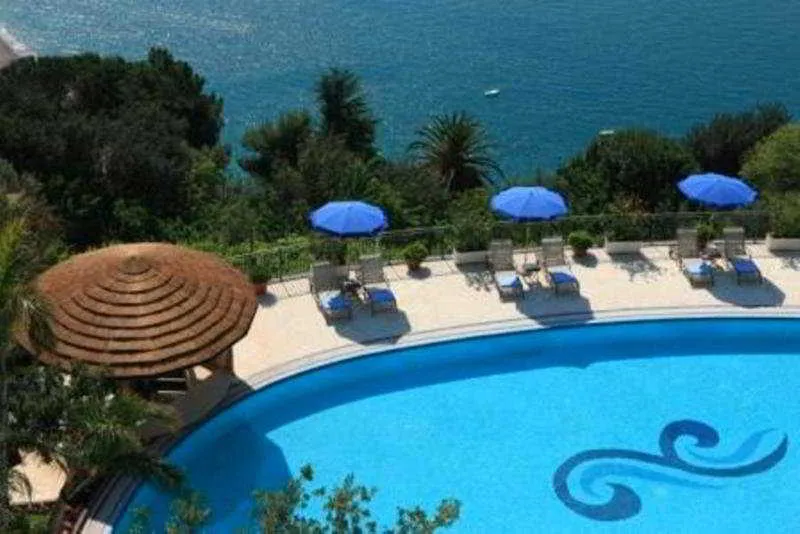 Pool, Raito, Naples