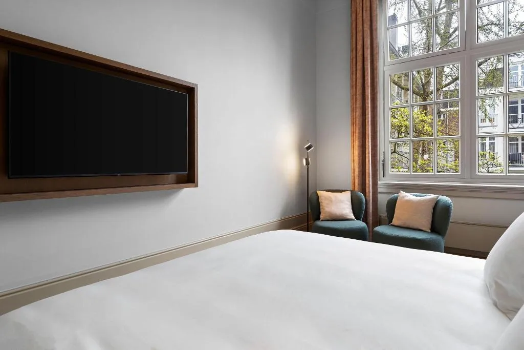 DOUBLE SUPERIOR QUEEN BED Room, College Hotel Amsterdam, Autograph Collection, Amsterdam