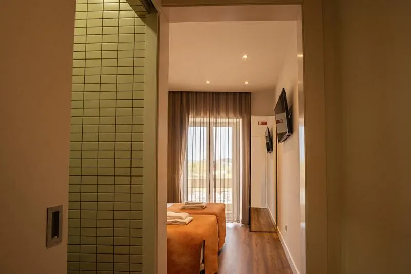 TWIN BASIC Room, Riversuites, Porto