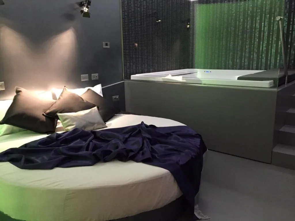 DOUBLE KING SIZE BED Room, Hotel Tiro A Volo, Naples