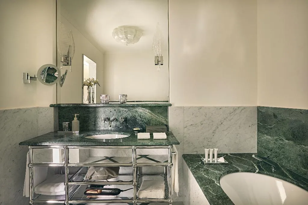 SUITE DELUXE WITH TERRACE Room, The Carlton, Milan, Milan