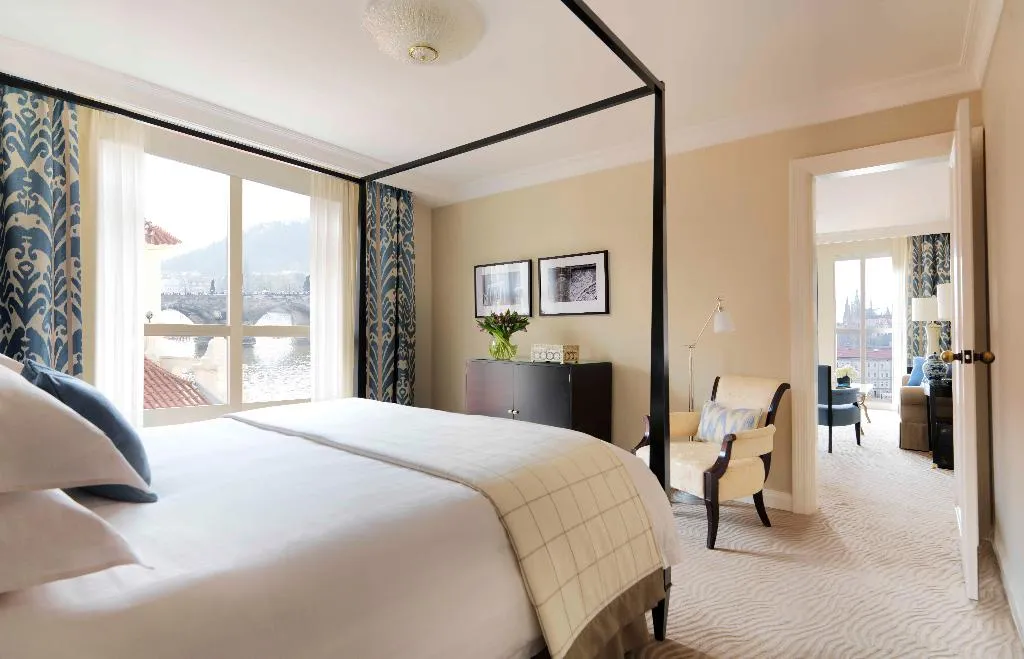 SUITE RIVER VIEW Room, Four Seasons Hotel Prague, Prague
