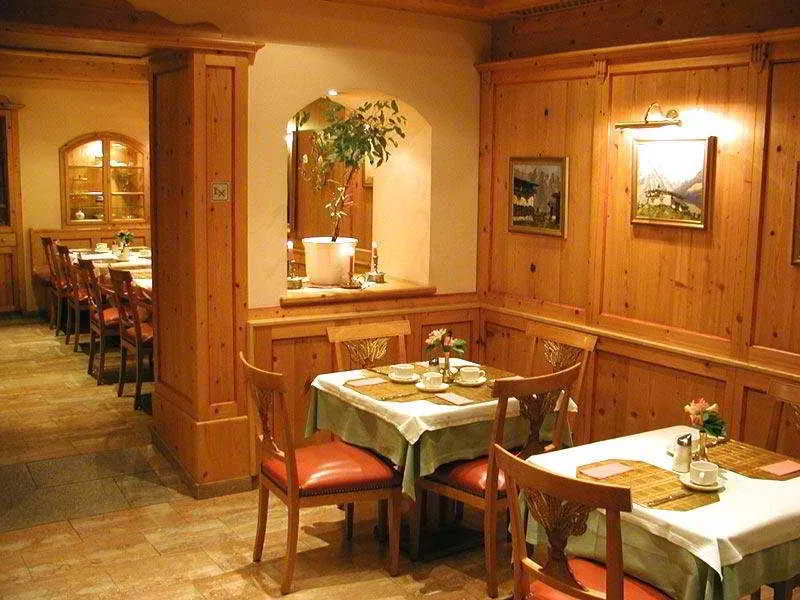 Restaurant, Hotel Vier Jahreszeiten, Salzburg