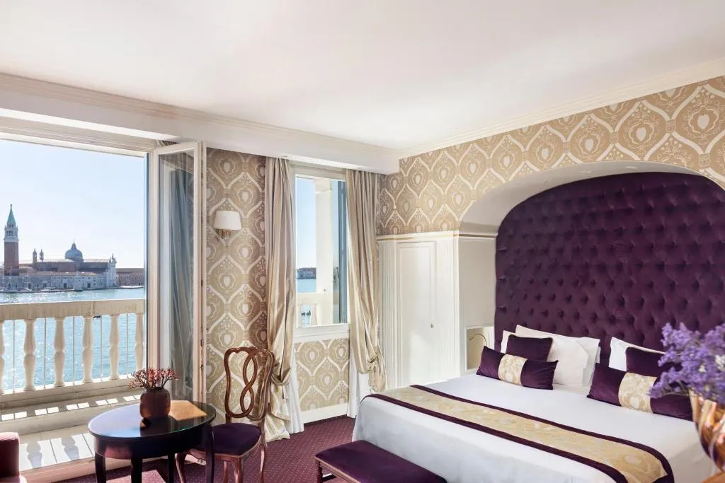 JUNIOR SUITE LAGOON VIEW Room, Londra Palace Venezia, Venice