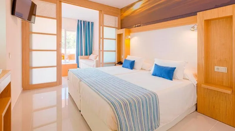 FAMILY ROOM SEA VIEW Room, Sirenis Seaview Country Club, Ibiza