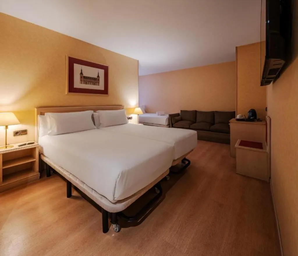 FAMILY ROOM STANDARD Room, BYPILLOW Castellana, Madrid