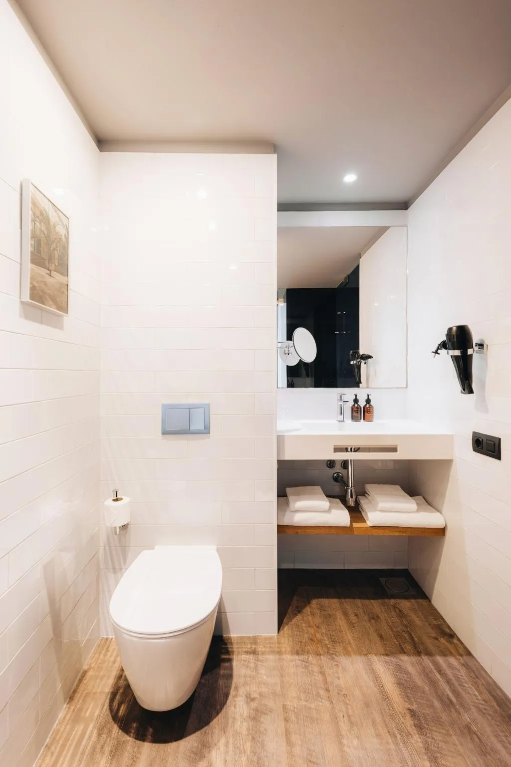 TRIPLE STANDARD Room, Uma House by Yurbban Trafalgar, Barcelona