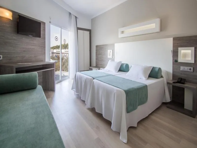 Room, FERGUS Bermudas, Majorca