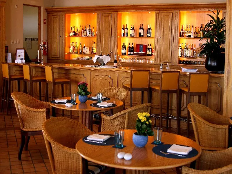 Bar, Monte Rei Golf & Country Club, Algarve