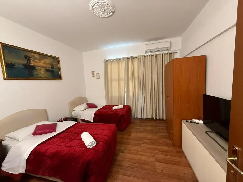 Double or Twin DELUXE TWO BEDS Room, Two Ducks Hostel, Naples