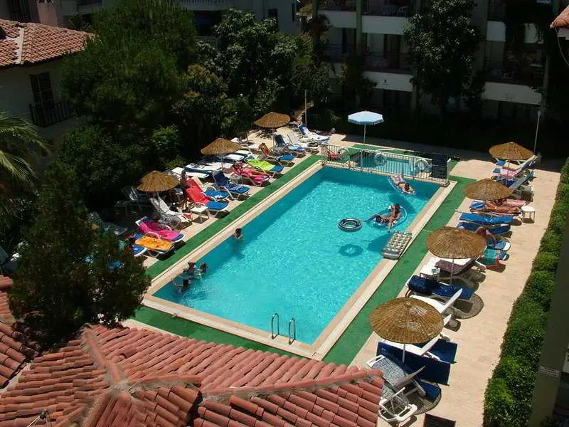 Pool, Oren, Dalaman