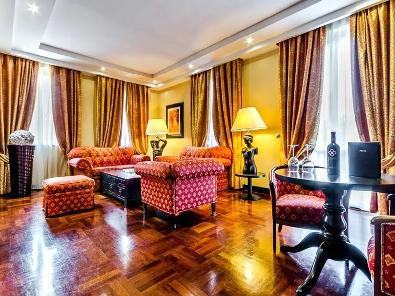 General view, Silver, Milan