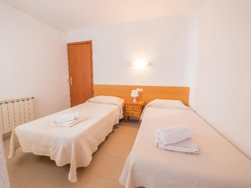 APARTMENT CAPACITY 4 ONE BEDROOM Room, Apartaments AR Isern, Costa Brava