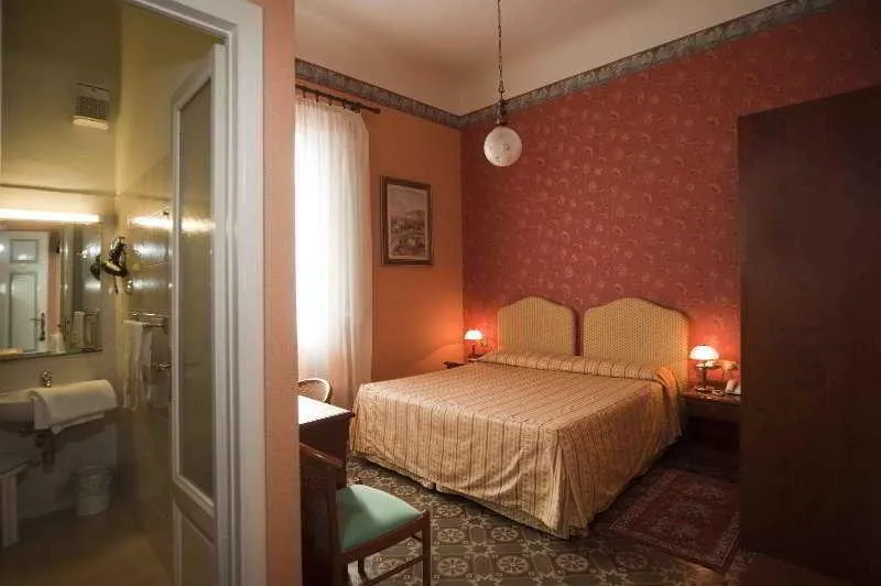 DOUBLE STANDARD Room, Hotel Beatrice, Florence