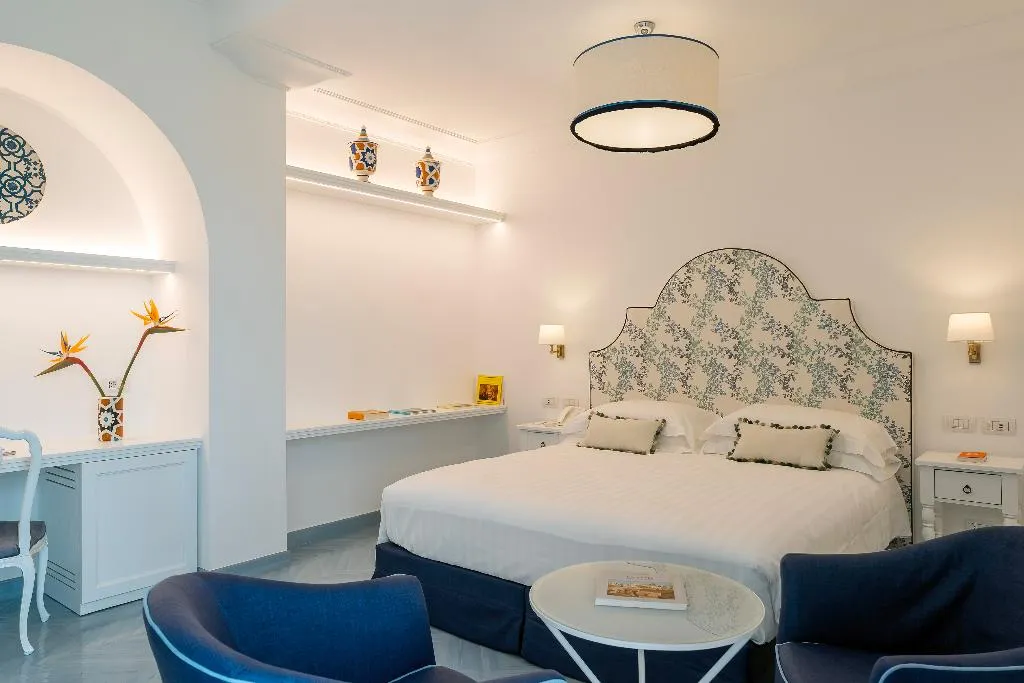 JUNIOR SUITE GARDEN VIEW WITH BALCONY Room, Casa Mariantonia, Naples