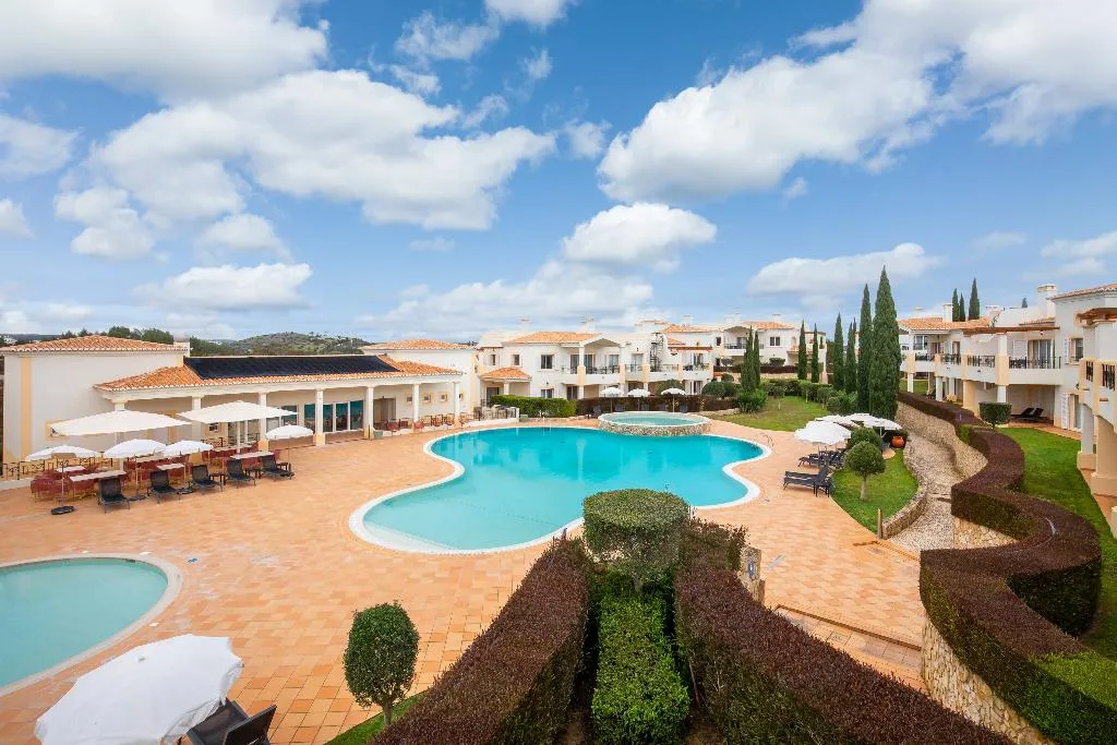 TOWNHOME POOL VIEW Room, NAU Salema Beach Village, Algarve