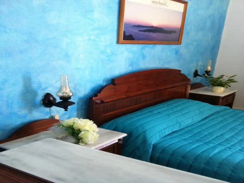 General view, Emmanuela Studios, Santorini