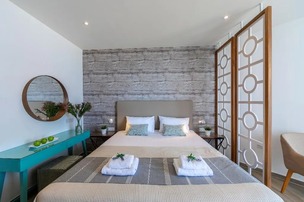 Double or Twin DELUXE SIDE SEA VIEW Room, Leonardo Plaza Cypria Maris Beach Hotel & Spa, Cyprus