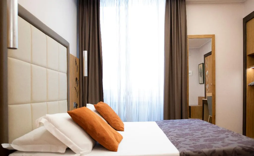 DOUBLE DELUXE Room, Giolli Nazionale, Rome