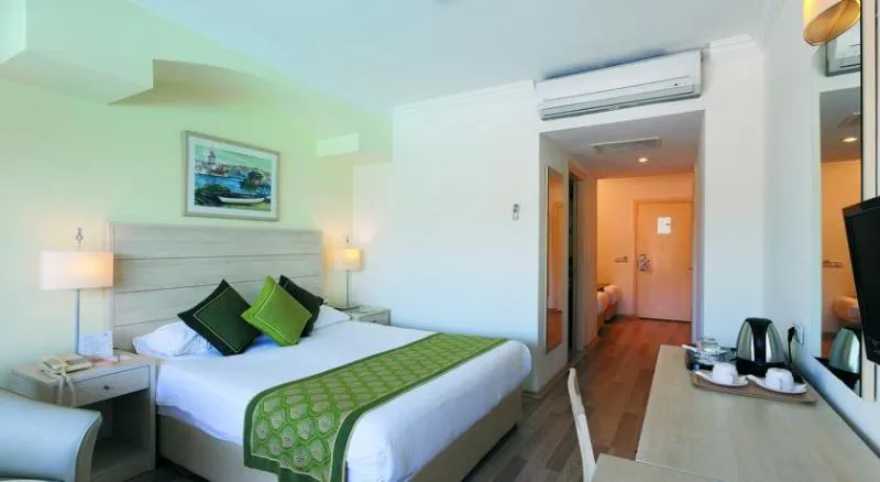 FAMILY ROOM POOL VIEW Room, Febeach Hotel Side, Antalya