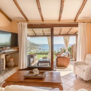 Villa Luna Bay Home Retreat, Cagliari