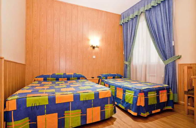 Room, Oporto, Madrid