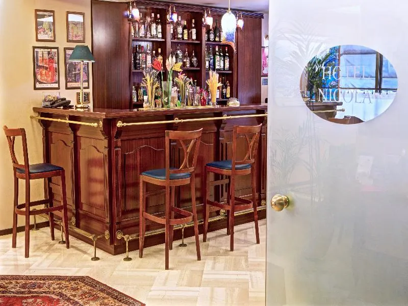 Bar, Nicola, Athens