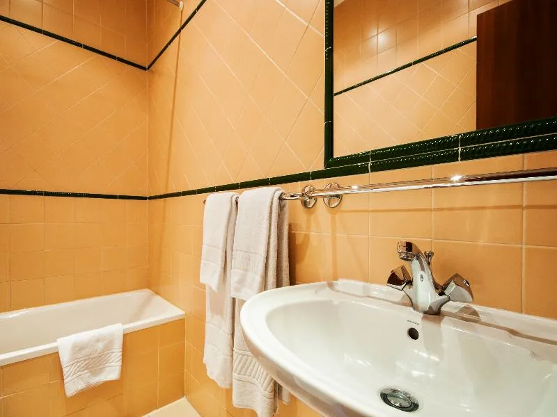 TRIPLE STANDARD Room, Residencial Lar do Areeiro, Lisbon