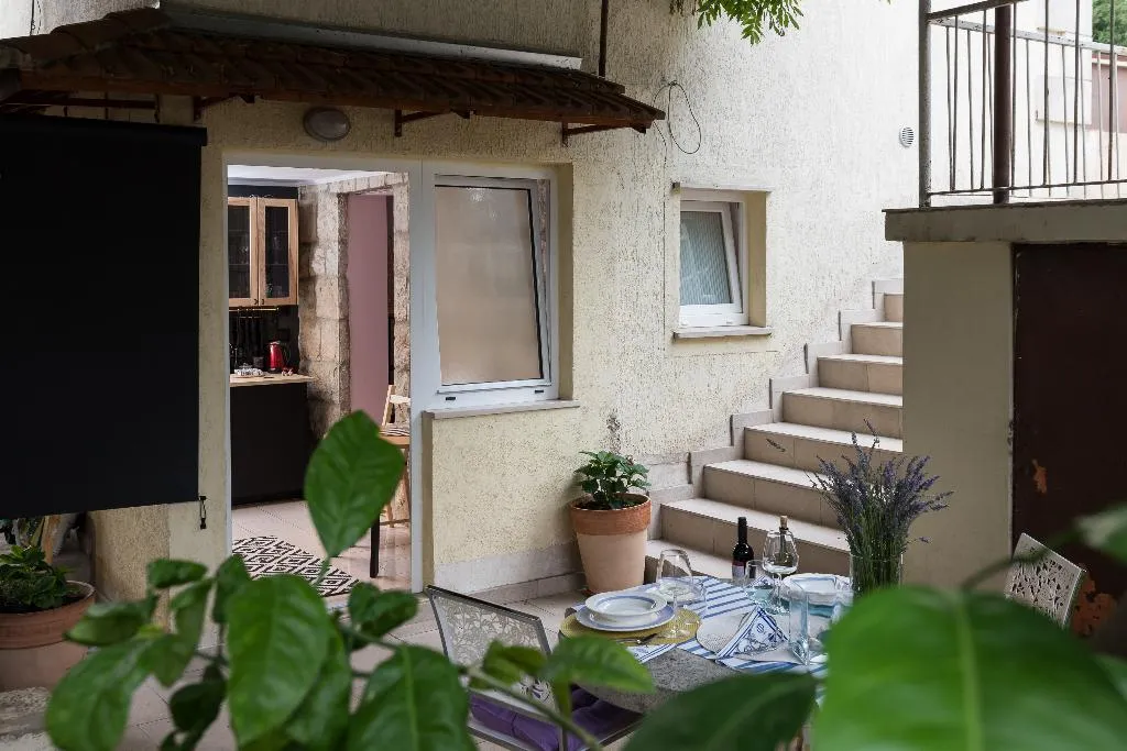 APARTMENT WITH TERRACE Room, Apartments BoNlux, Dubrovnik