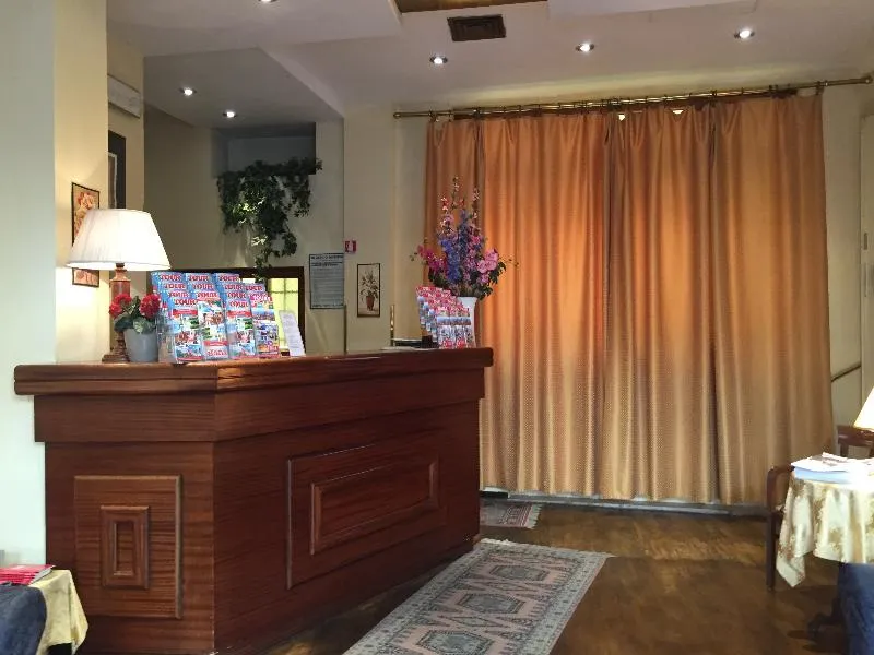 Lobby, Ascot, Florence