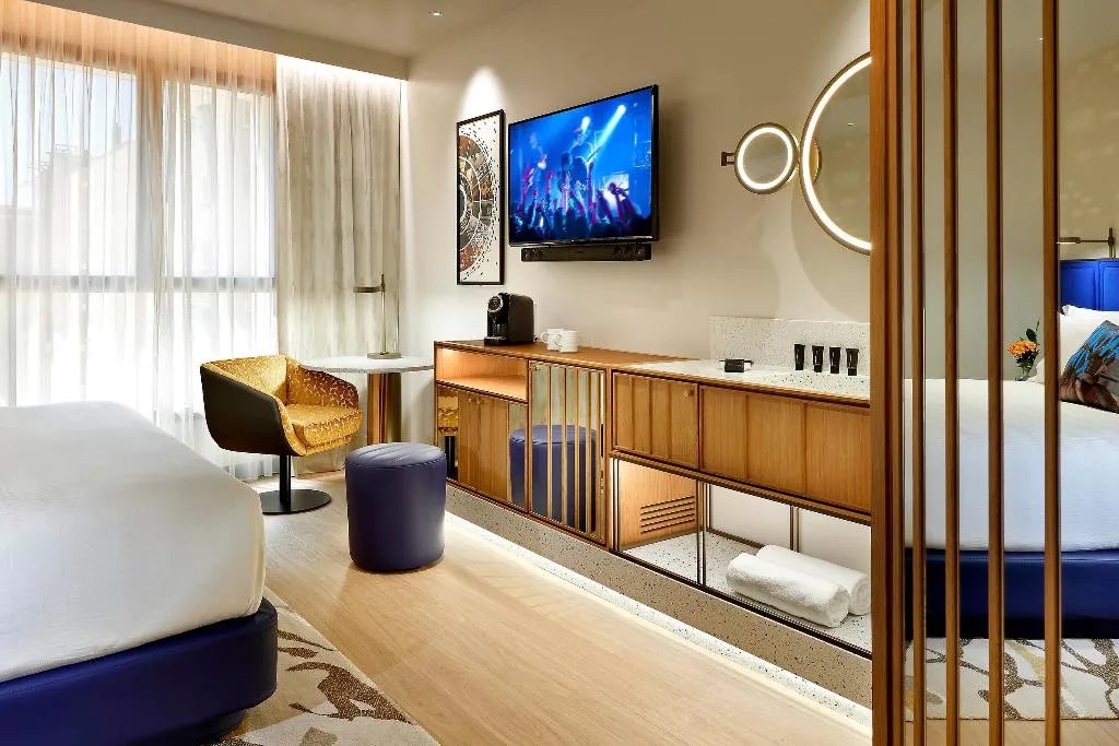 DOUBLE DELUXE GARDEN VIEW Room, Hard Rock Hotel Madrid, Madrid