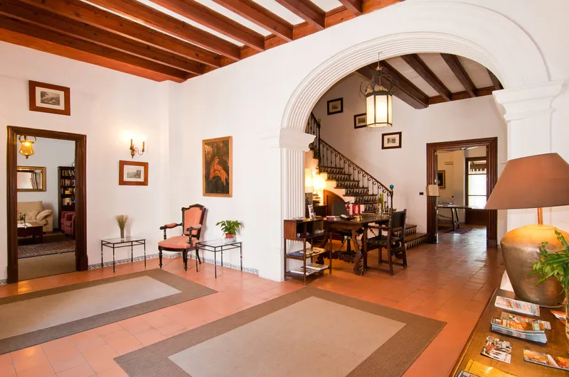 Lobby, Leon de Sineu, Majorca
