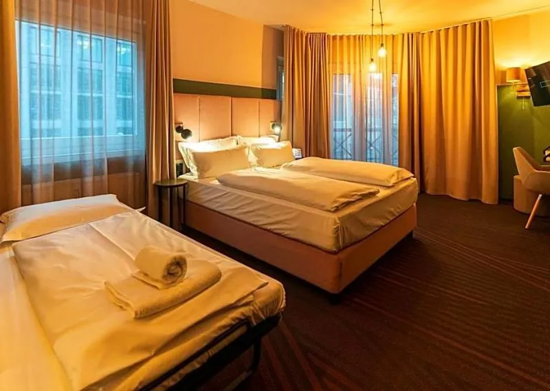 TRIPLE STANDARD Room, Hotel Neuer Fritz Berlin, Berlin