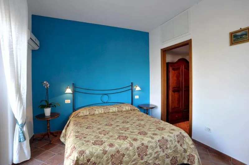 General view, B&B Villevieille, Naples