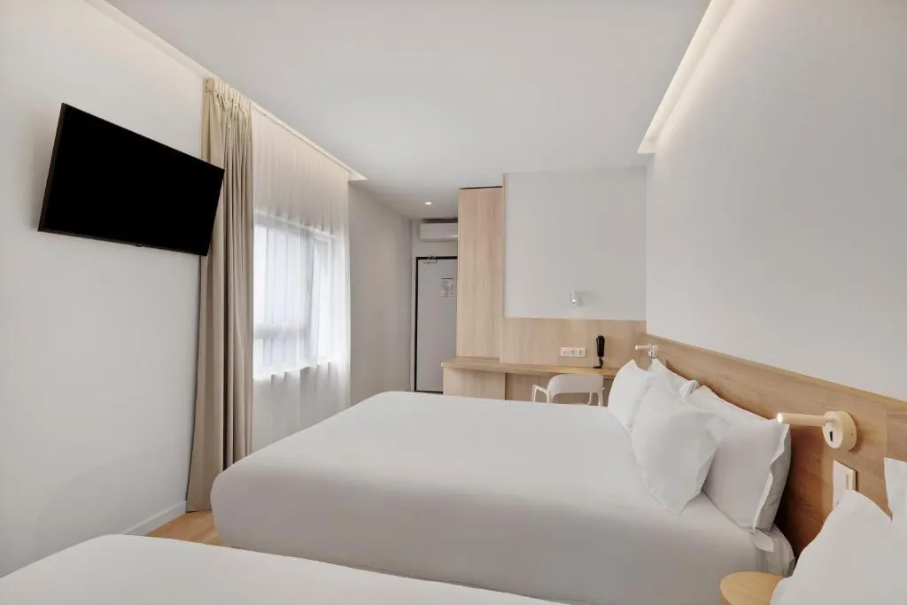 TRIPLE STANDARD Room, B&B Hotel Viana Do Castelo, Porto