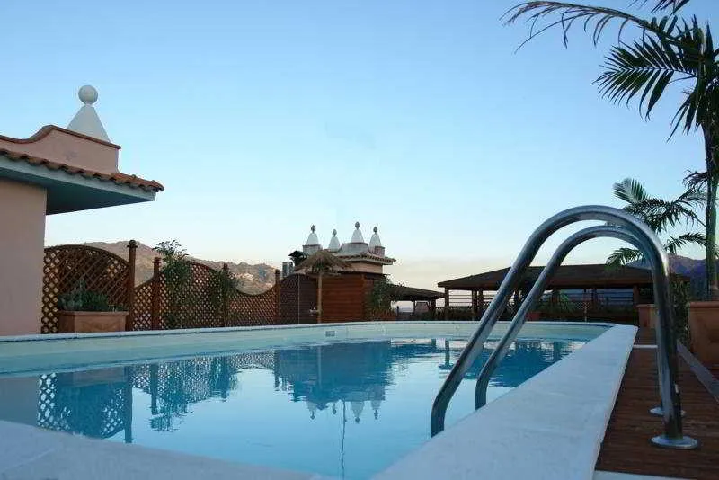 Pool, D'Orange D'Alcantara, Palermo