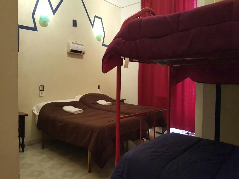 TRIPLE WITH SHARED BATHROOM Room, Nuevo Pino, Seville