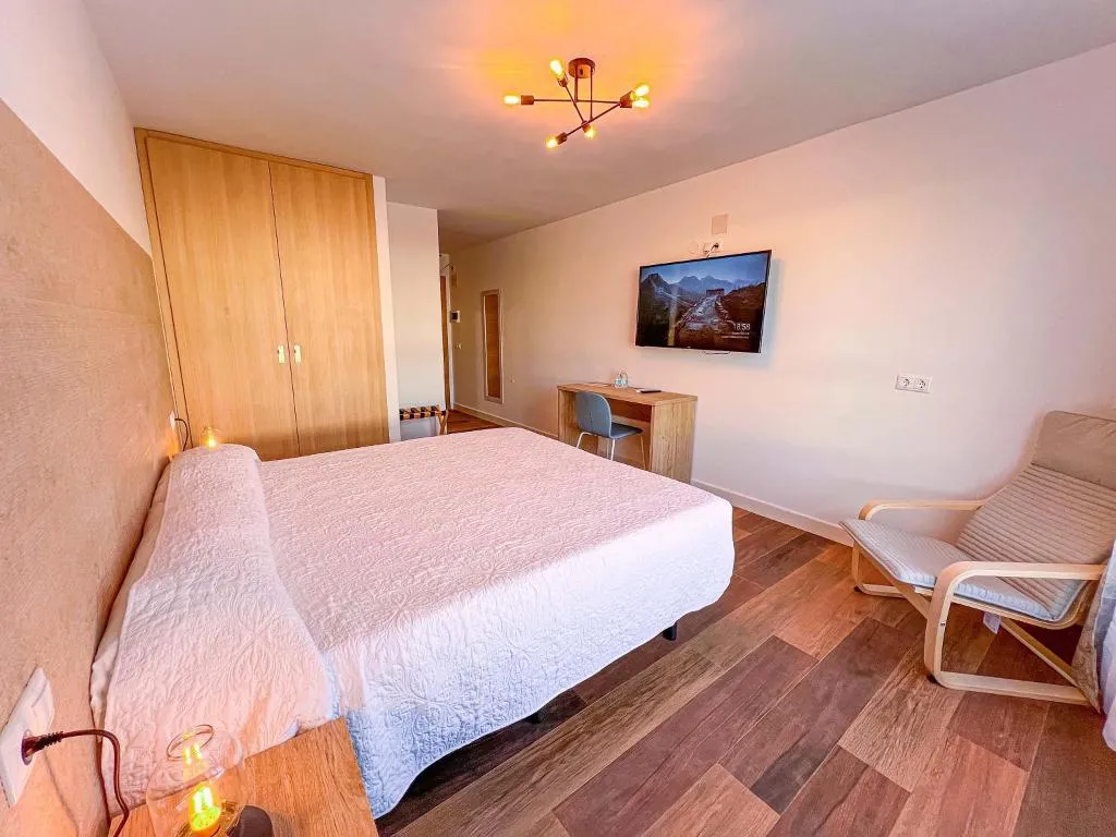DOUBLE DELUXE Room, Hostal Sorbas, Andalucia