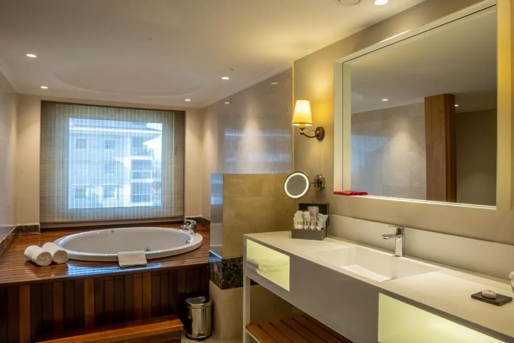 SUITE DELUXE WITH JACUZZI Room, Akra Kemer Hotel, Antalya