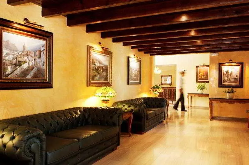 Lobby, Bulevar Paguera, Majorca